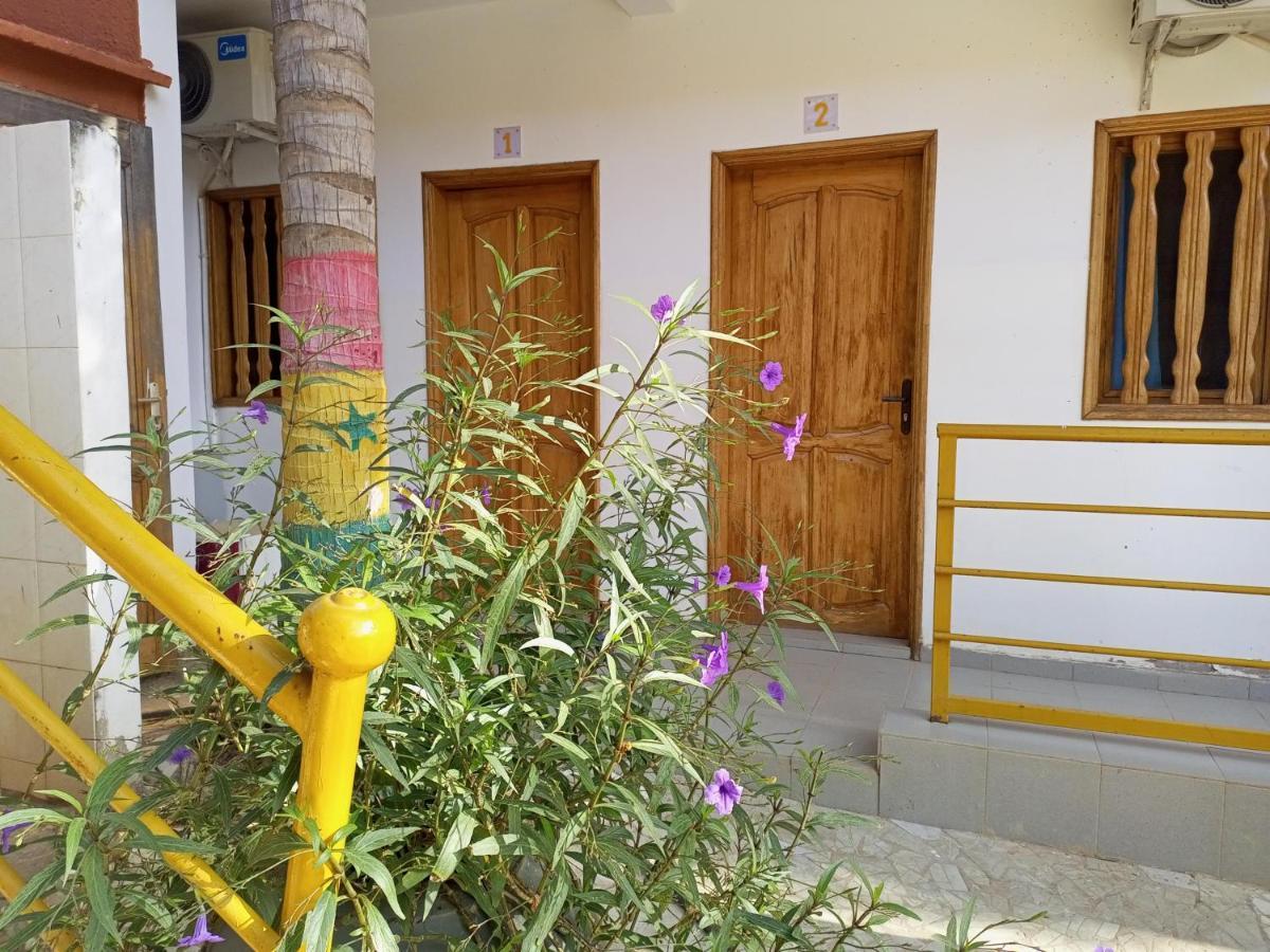 مبور Guesthouse Dalal Ak Jamm المظهر الخارجي الصورة